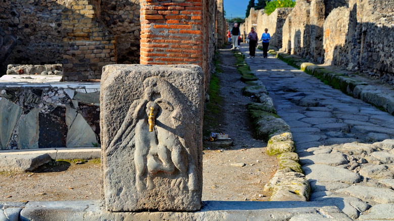 fuente pública en Pompeii