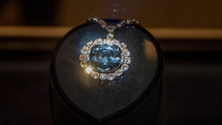 Diamante de la esperanza en exhibición en el Museo Nacional de Historia Natural