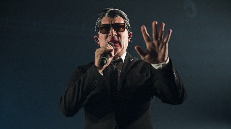 Maynard James Keenan actuando con Tool en 2023