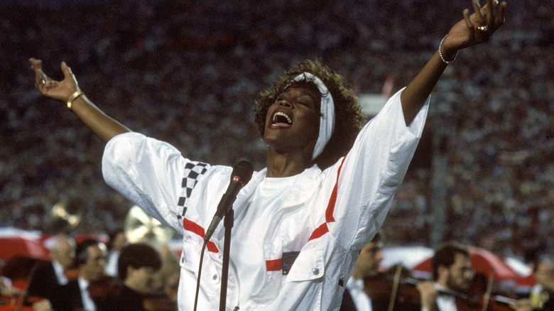 Whitney Houston cantando el himno nacional en el Super Bowl de 1991