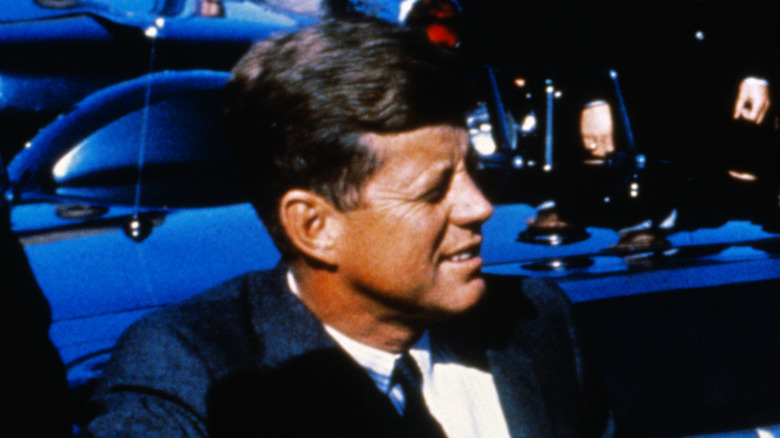 Kennedy en la limusina momentos antes del asesinato