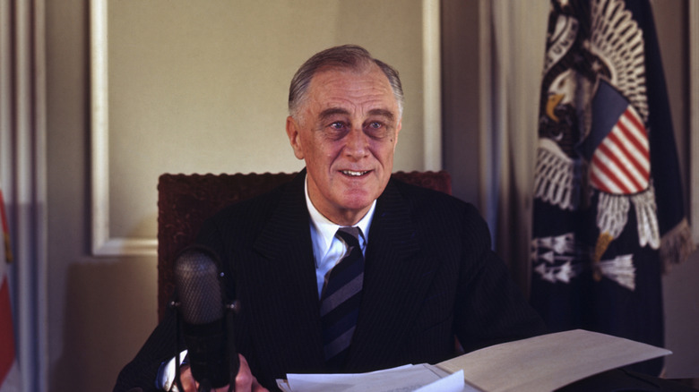Franklin D. Roosevelt en su escritorio presidencial