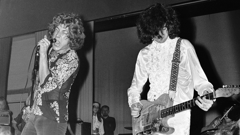 Robert Plant y Jimmy Page en escenario como The New Yardbirds