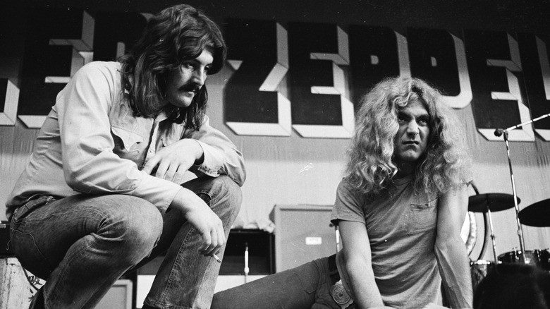 John Bonham y Robert Plant en stage short
