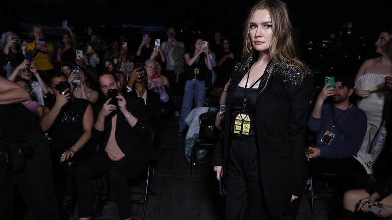 Anna Delvey en la Semana de la Moda de Nueva York 2023