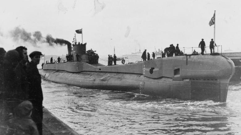 Submarino HMS Trident en dique