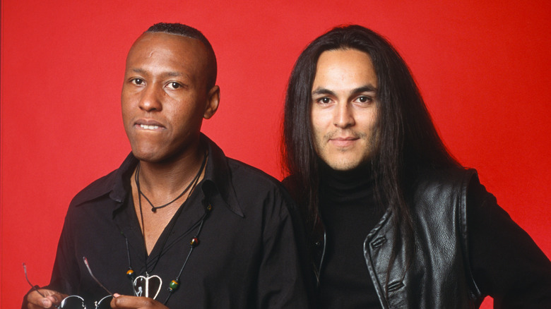 Charles y Eddie posando para foto promocional