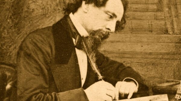 Descubre cuánto valía Charles Dickens al morir: su herencia y éxito