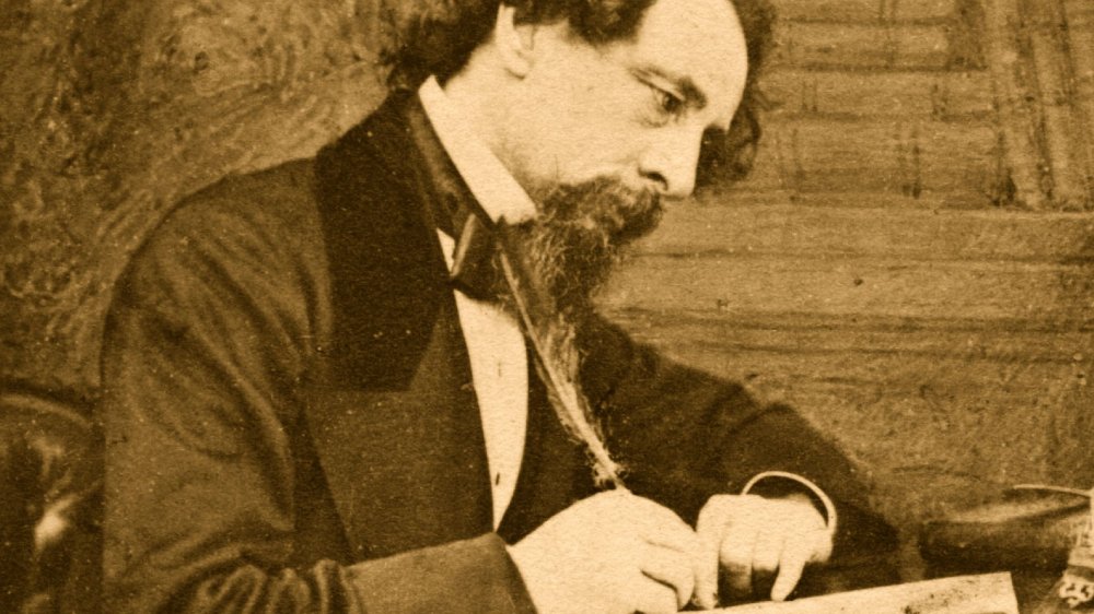 Descubre cuánto valía Charles Dickens al morir: su herencia y éxito