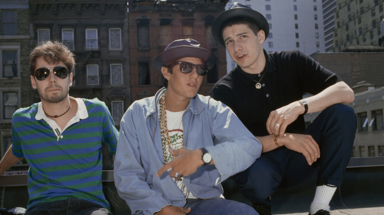 Los Beastie Boys posando para una foto