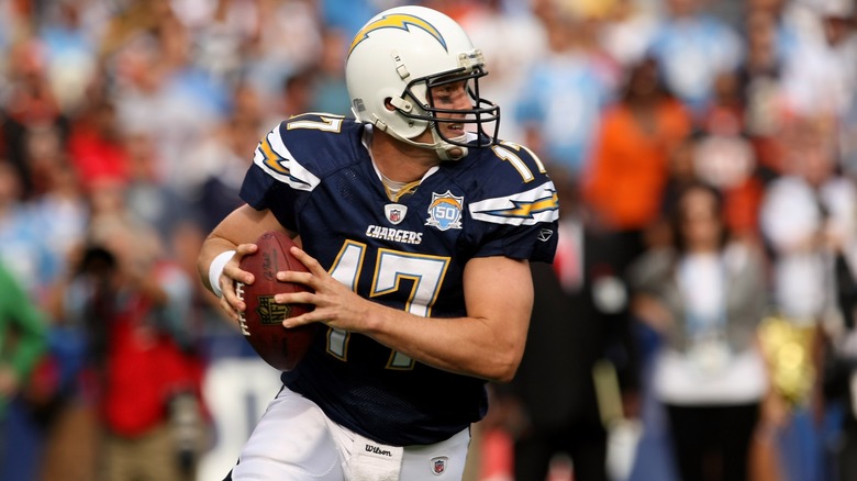 Philip Rivers lanzando un pase