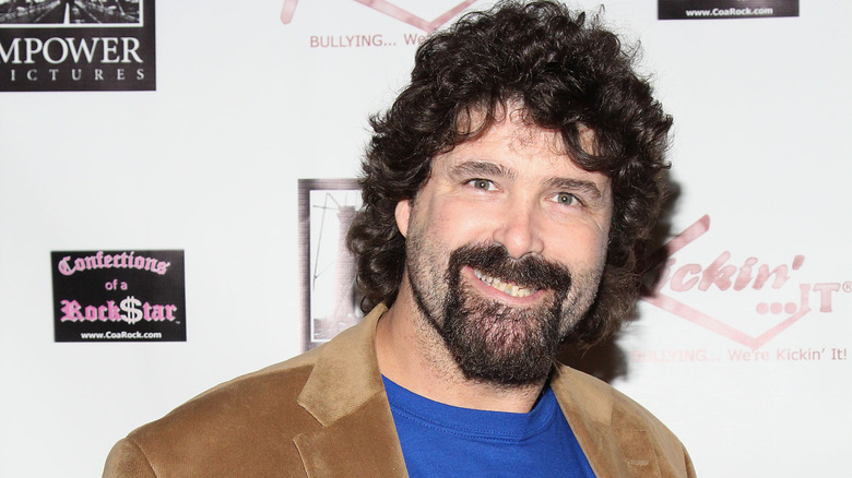Mick Foley sonriendo en un evento de 2011