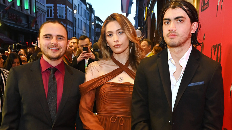 Prince, Paris y Bigi Jackson en la alfombra roja