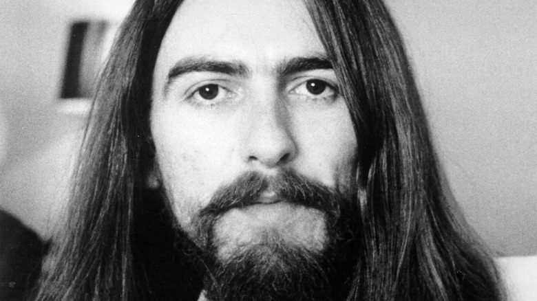 George Harrison tocando para una causa
