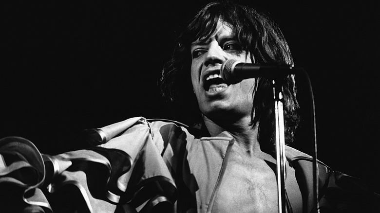 Foto en blanco y negro de Mick Jagger en los 70