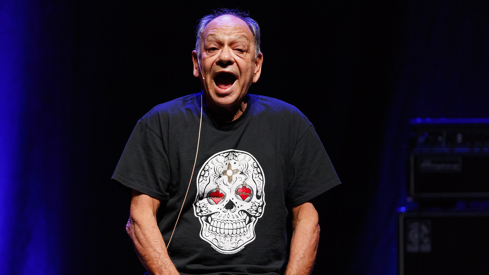 Cheech Marin abriendo la boca