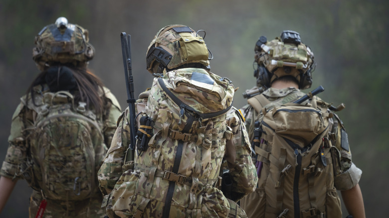 Soldados del ejército estadounidense patrullando