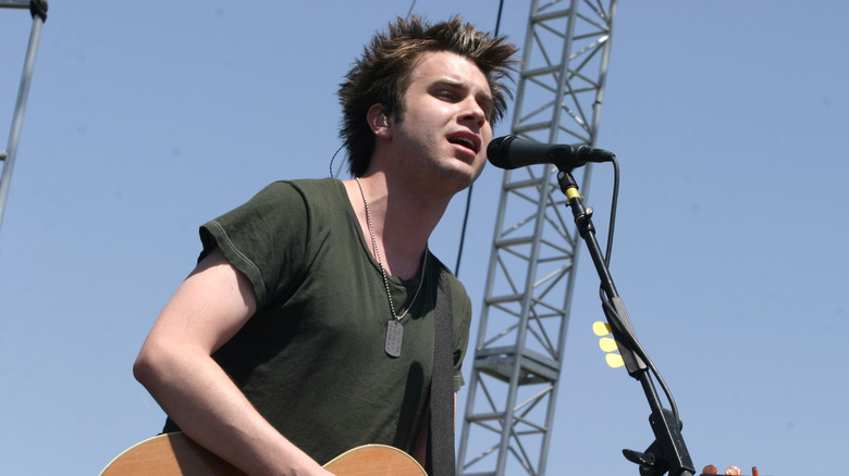 Howie Day actuando en Coachella