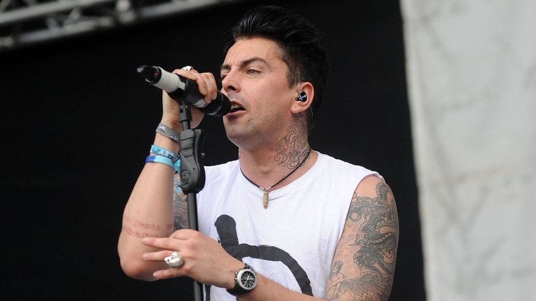 Ian Watkins cantando