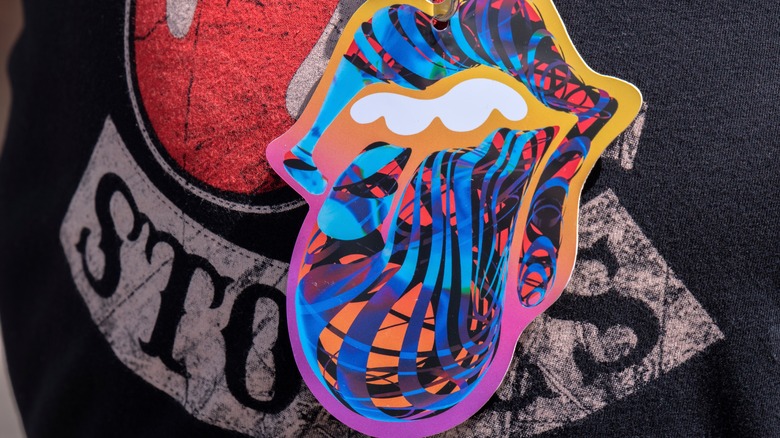 Logo multicolor de los Stones con labios y lengua