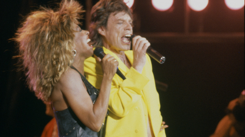 Mick Jagger actuando con Tina Turner