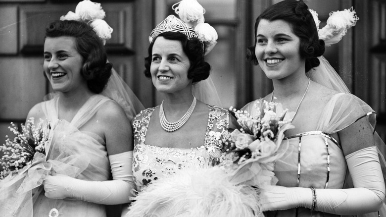 Kathleen, Rose y Rosemary Kennedy en vestidos formales