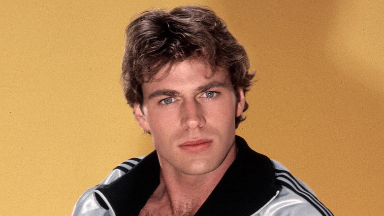Jon-Erik Hexum modelando un chándal