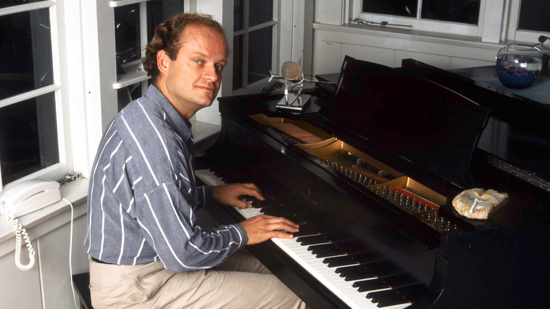 Kelsey Grammer en piano en 1988