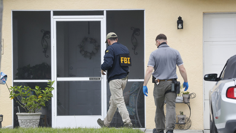Agentes federales en la casa de los padres de Brian Laundrie