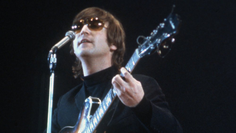 John Lennon actuando en 1966