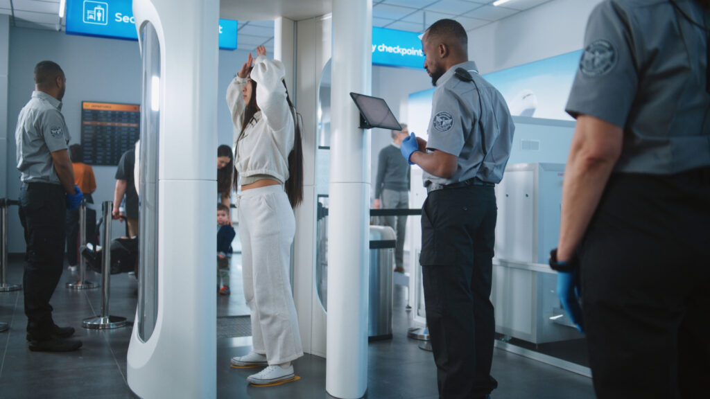 Lo que realmente ven los escáneres corporales de la TSA y su verdad