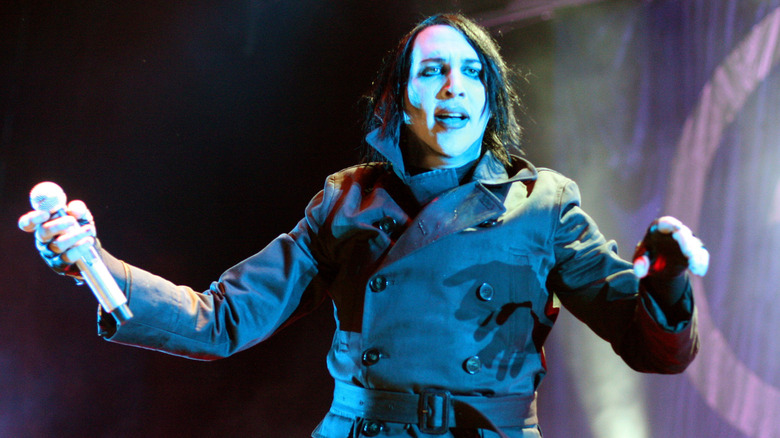 Marilyn Manson en el escenario en 2009