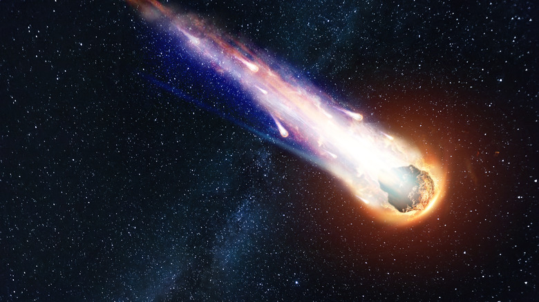 Cometa cruzando el espacio