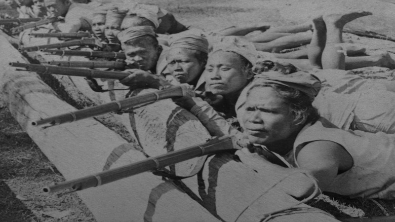 Soldados filipinos en 1900
