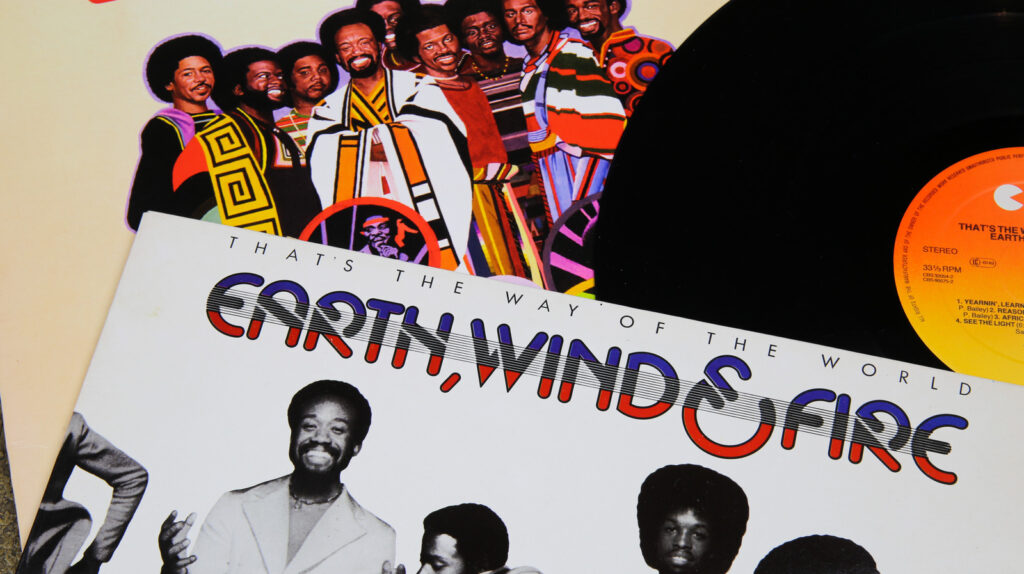 Por qué Earth, Wind & Fire Cantó Sobre El 21 De Septiembre