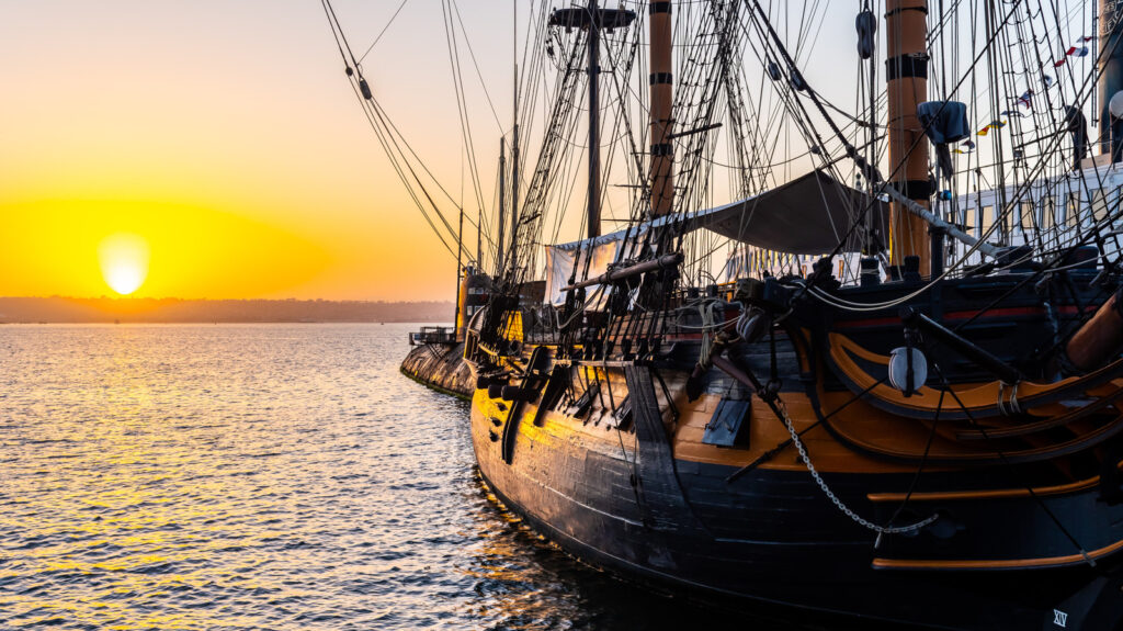 ¿Qué significa HMS en los barcos y su historia naval?