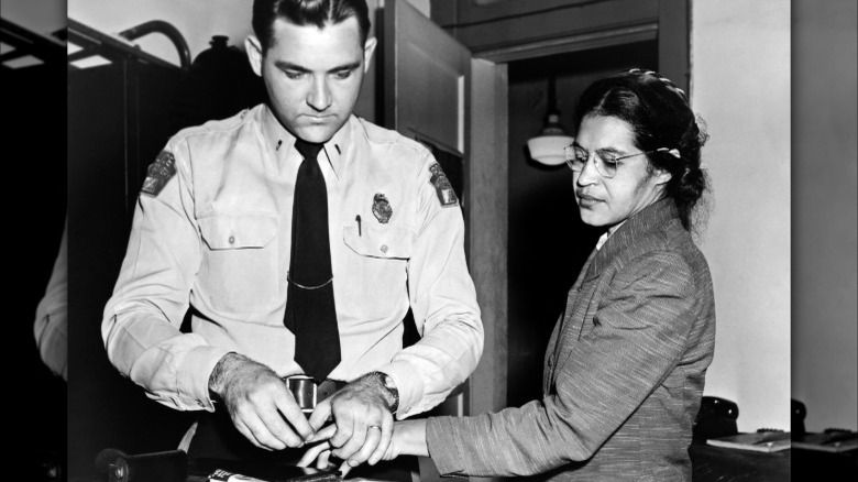 Rosa Parks siendo fichada por la policía