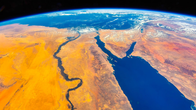 Imagen satelital del Nilo y el mar Rojo