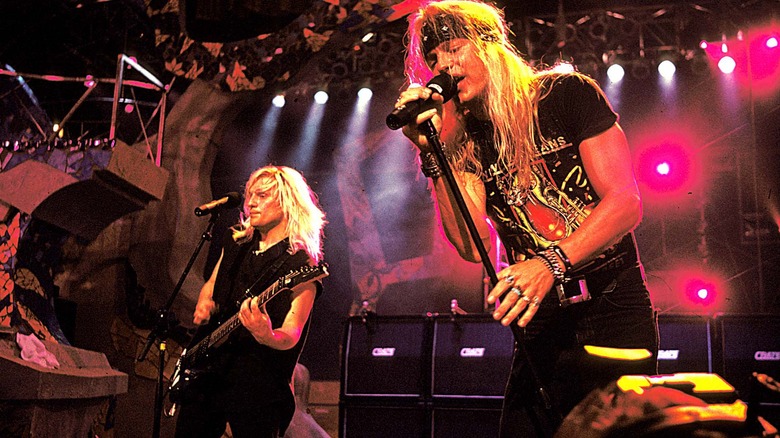 CC DeVille y Bret Michaels en actuación