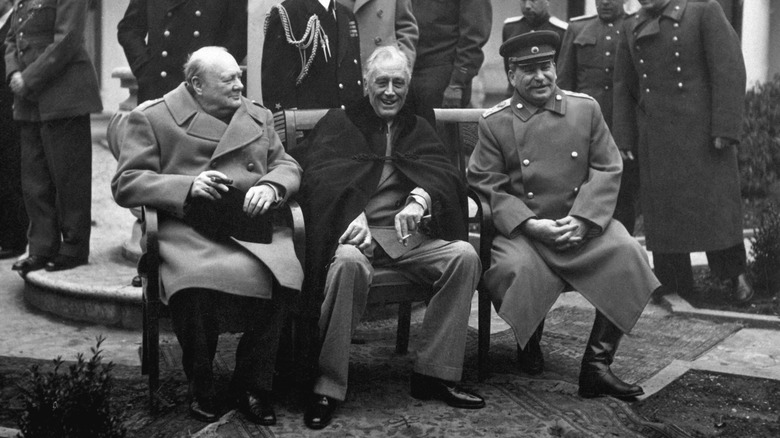 Churchill, FDR y Stalin en una conferencia en Yalta