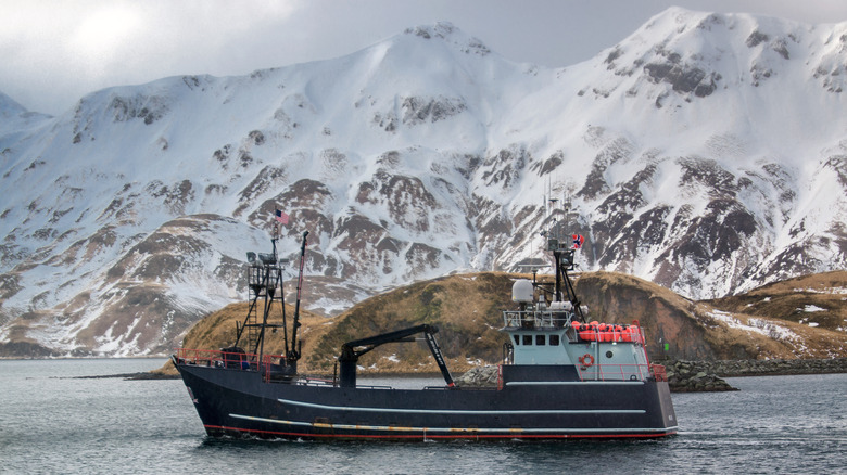 Barco de captura de cangrejos en Alaska