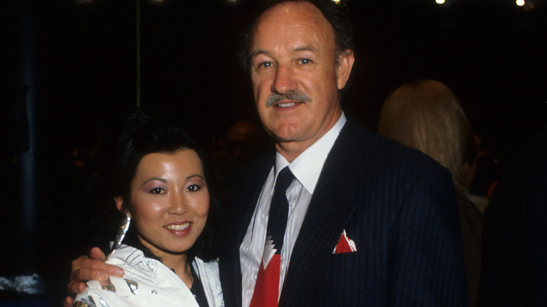 Gene Hackman con Betsy Arakawa