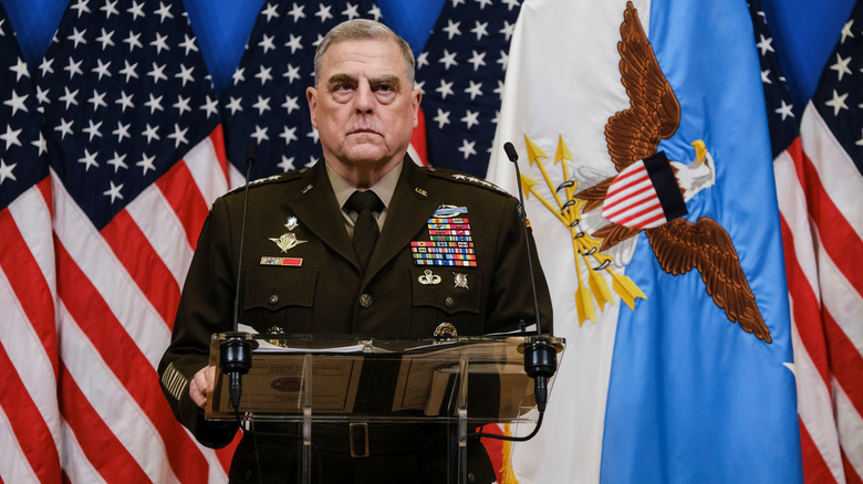 General Mark Milley hablando con la UE