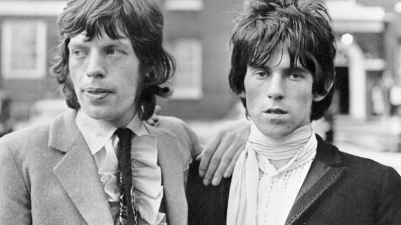 Mick Jagger y Keith Richards fuera de escenario en los 60