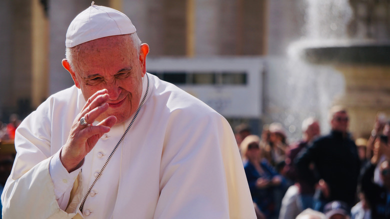 Aparición del Papa Francisco en la Ciudad del Vaticano