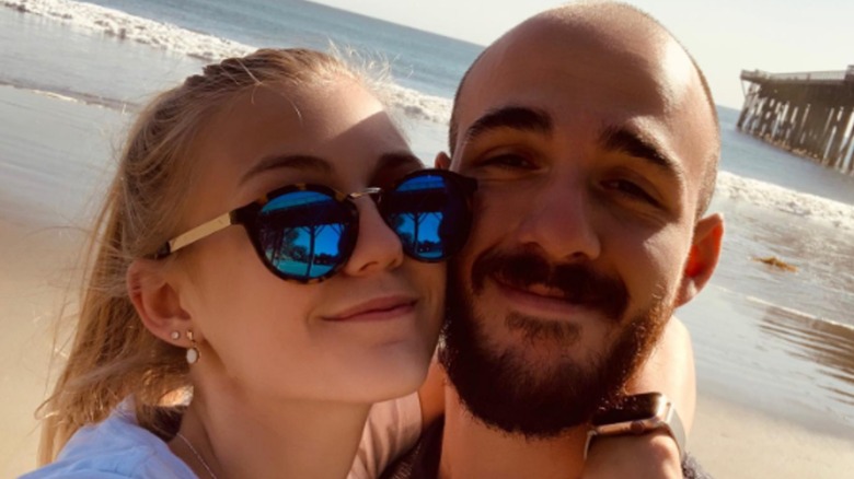 Gabby Petito y Brian Laundrie sonriendo