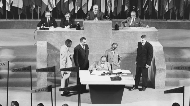 Firma de la declaración de la ONU en la conferencia de San Francisco