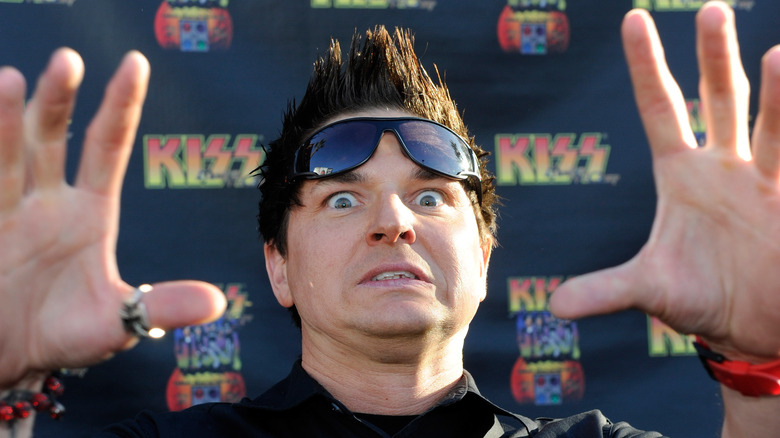 Fotografías de Zak Bagans con obras