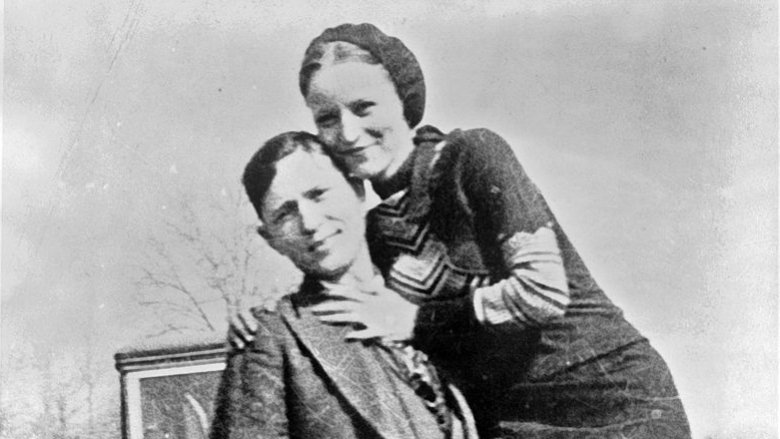 Bonnie y Clyde tocando instrumentos