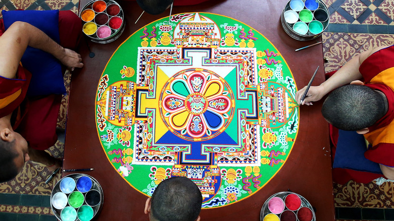 Mandalas tibetanos de arena